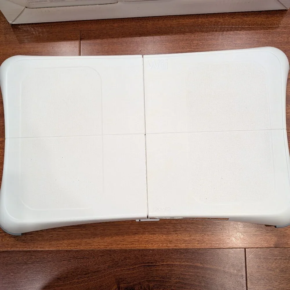 Nintendo Wii Fit with Balance Board w/ Wii FIT Game - TESTED - Picture 2 of 7